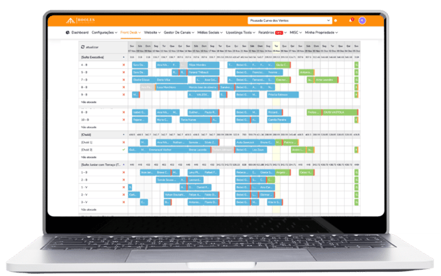 Sistema BOOLES exibido em um notebook
